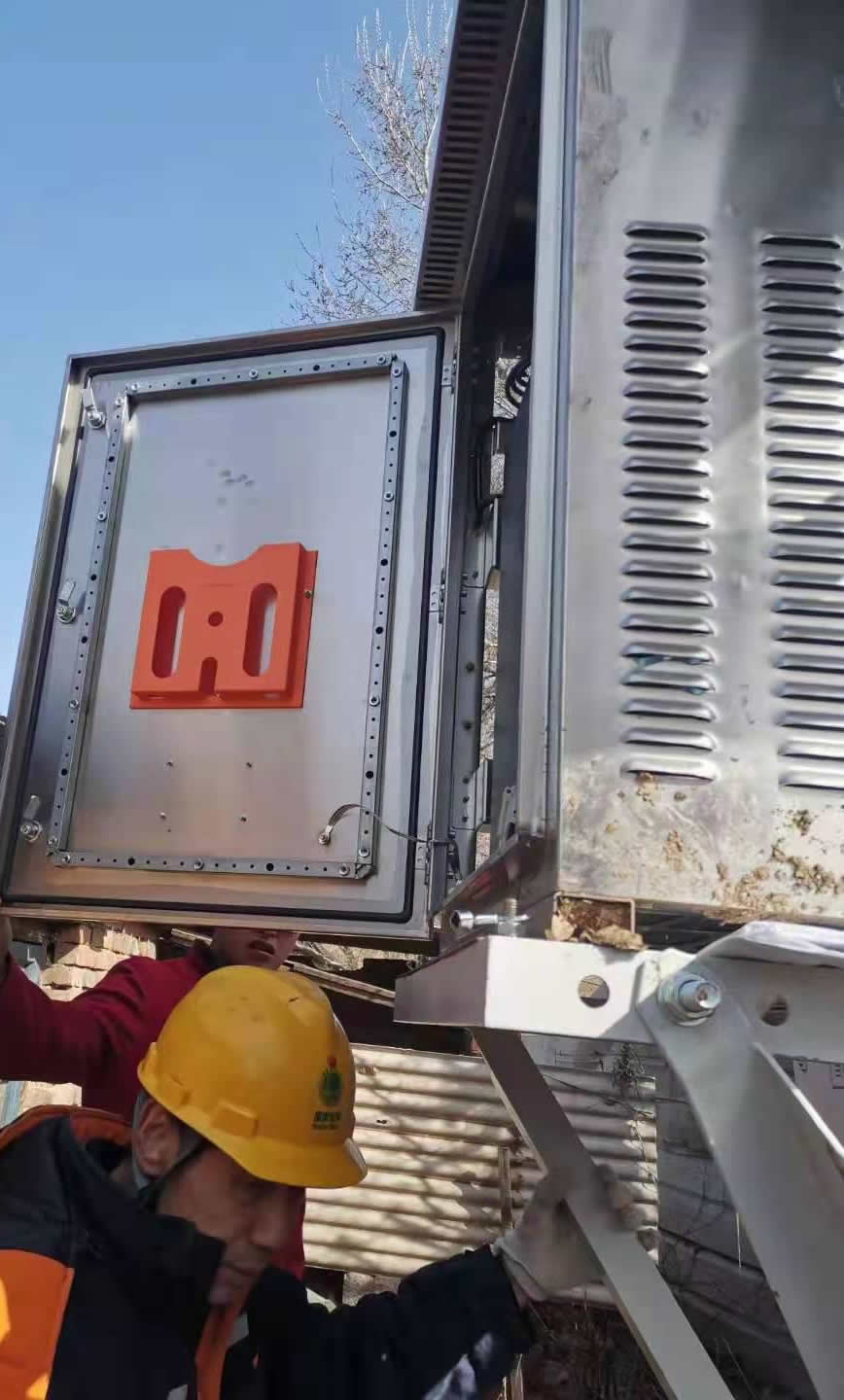 沈陽局開始掛網—三相電流不平衡治理裝置(圖3)